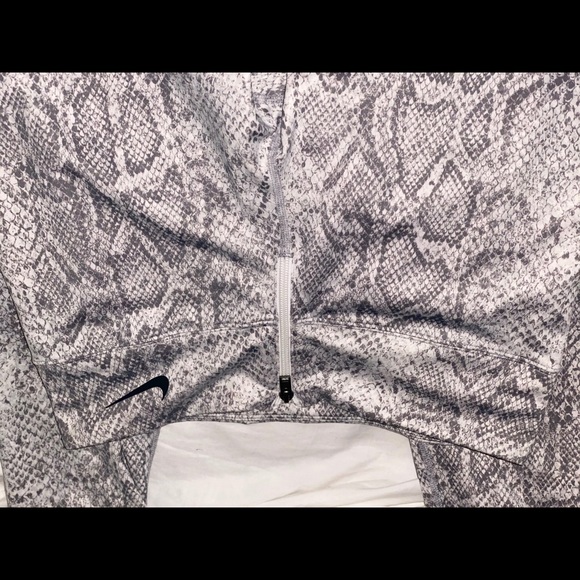 Brand never worn sold out every where - Picture 4 of 4